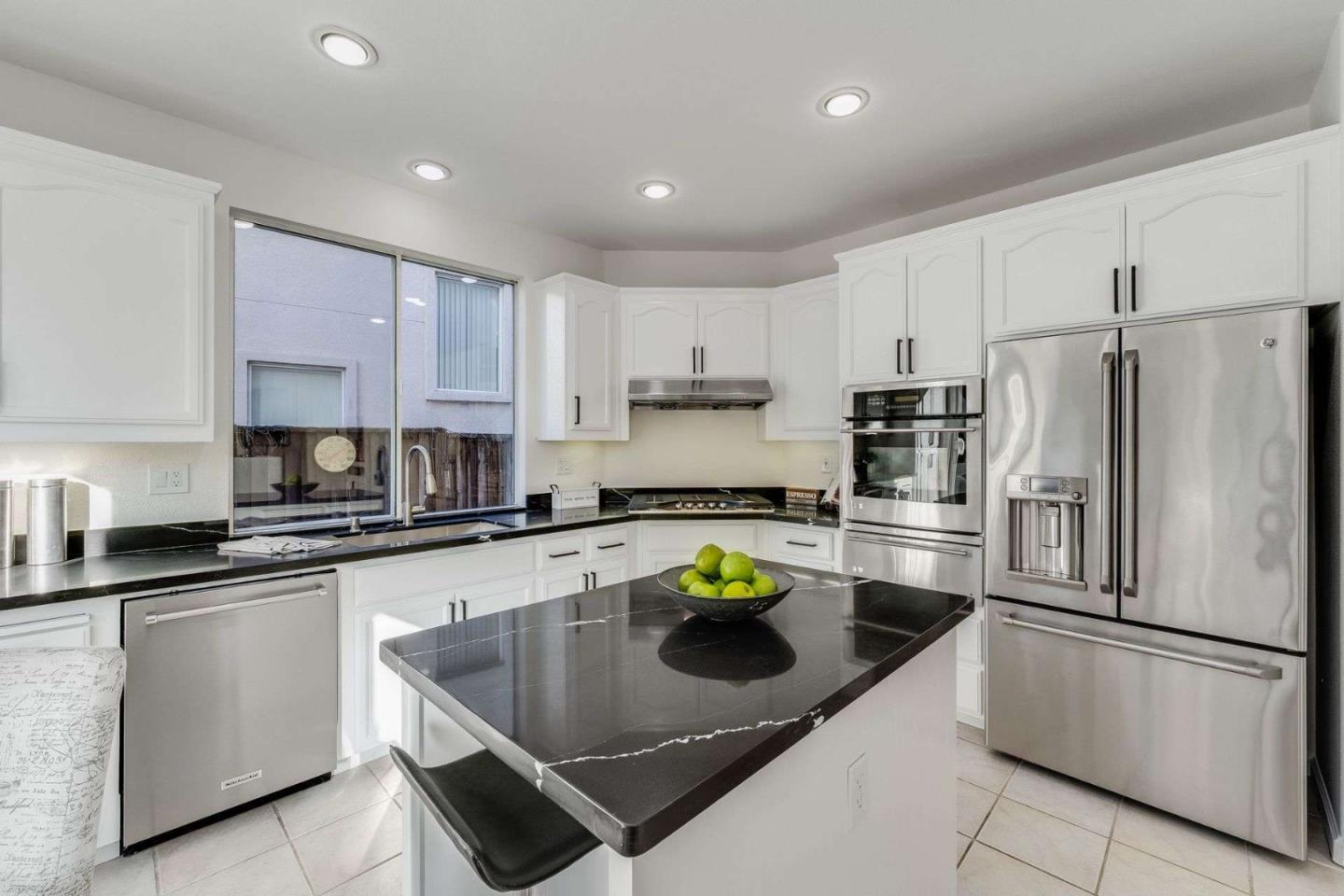 Detail Gallery Image 15 of 40 For 1296 Mayberry Ln, San Jose,  CA 95131 - 5 Beds | 3 Baths