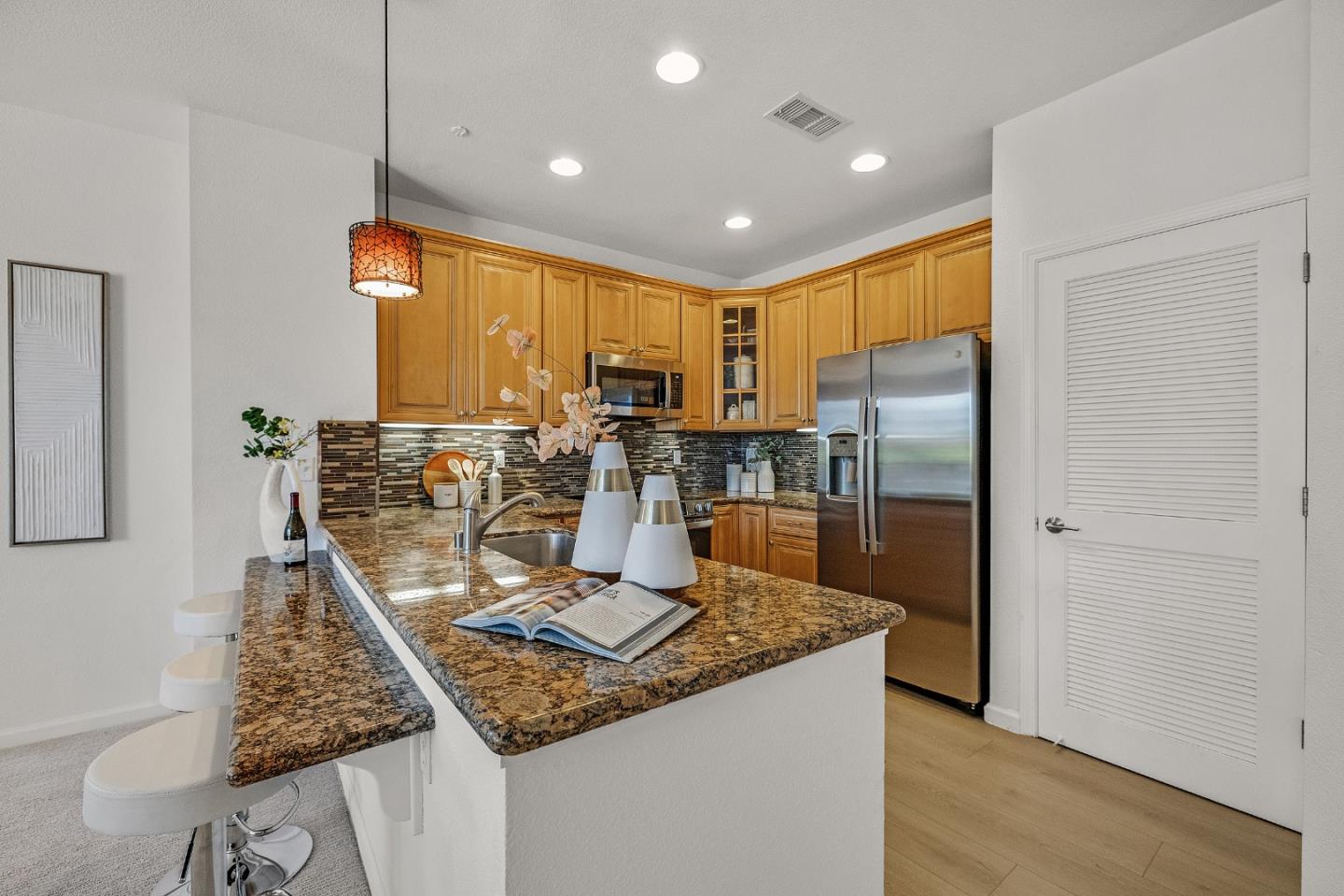 Detail Gallery Image 5 of 37 For 1445 Fruitdale Ave #126,  San Jose,  CA 95128 - 2 Beds | 2 Baths