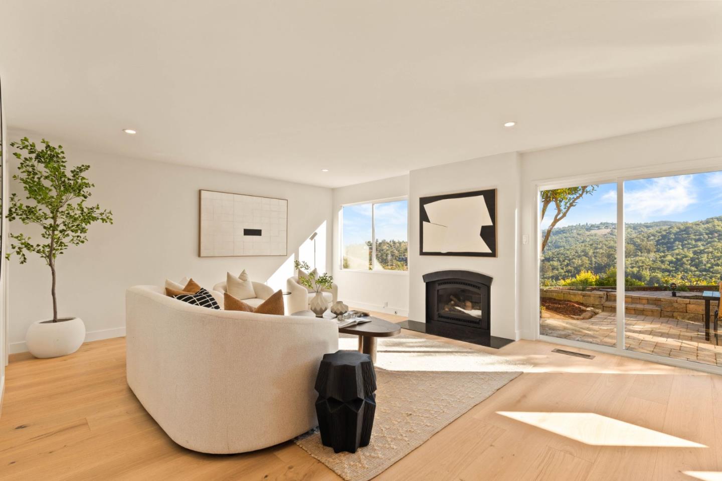 Detail Gallery Image 11 of 46 For 3470 La Mesa Dr, San Carlos,  CA 94070 - 6 Beds | 3 Baths