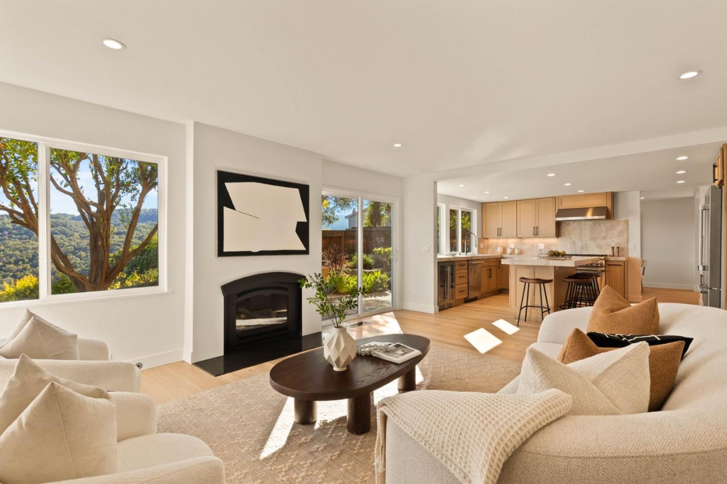 Detail Gallery Image 13 of 46 For 3470 La Mesa Dr, San Carlos,  CA 94070 - 6 Beds | 3 Baths