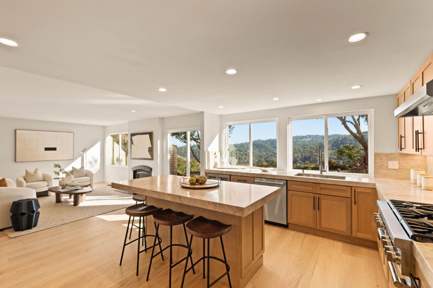 Detail Gallery Image 15 of 46 For 3470 La Mesa Dr, San Carlos,  CA 94070 - 6 Beds | 3 Baths