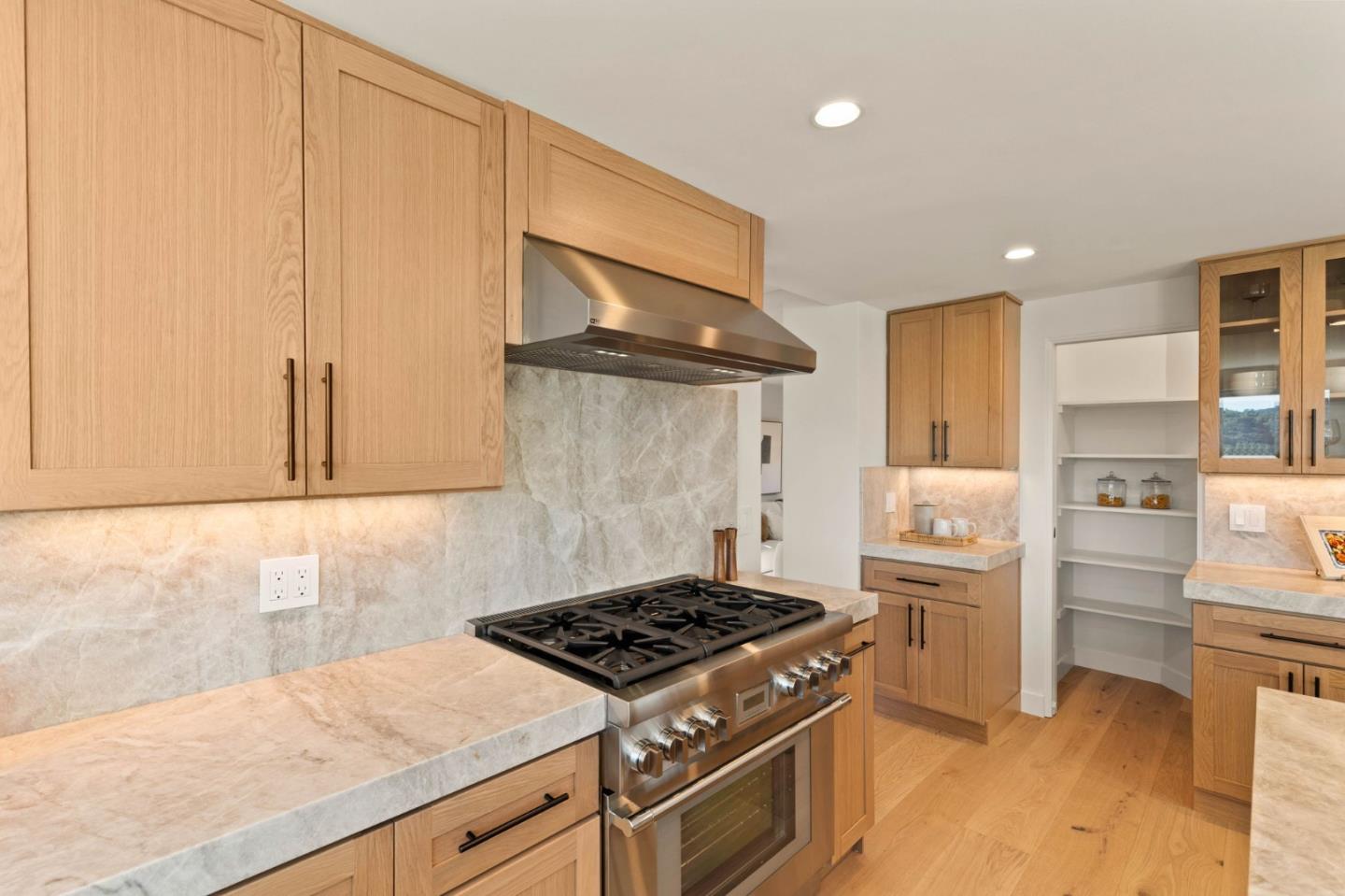 Detail Gallery Image 19 of 46 For 3470 La Mesa Dr, San Carlos,  CA 94070 - 6 Beds | 3 Baths