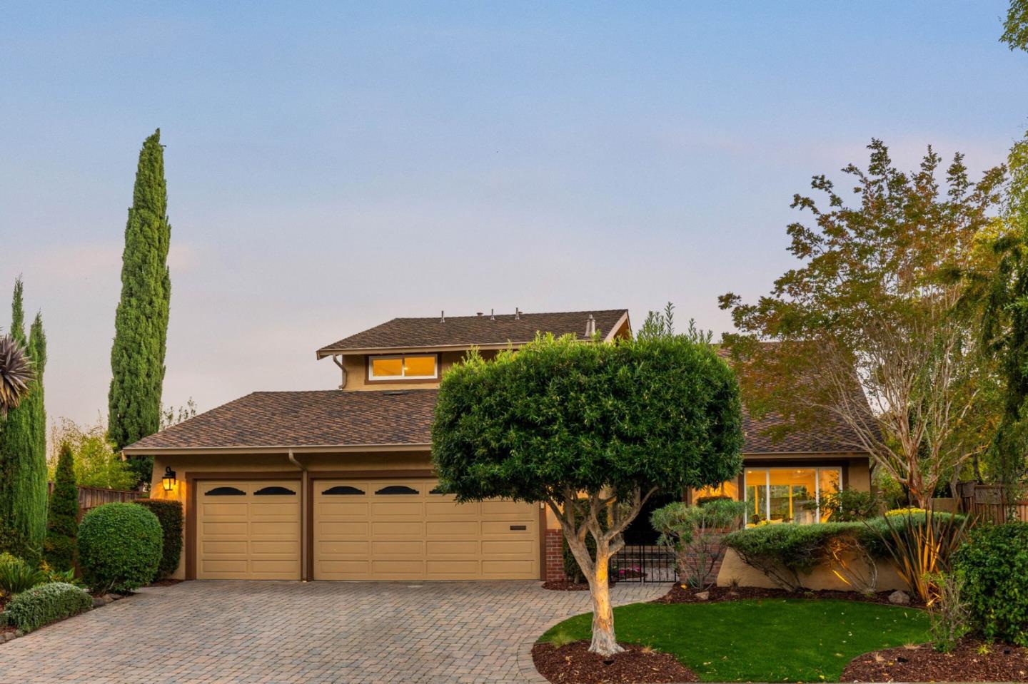 Detail Gallery Image 2 of 46 For 3470 La Mesa Dr, San Carlos,  CA 94070 - 6 Beds | 3 Baths