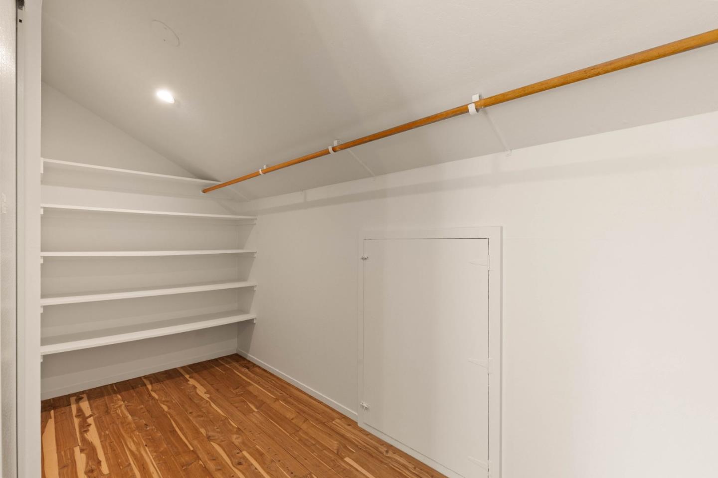 Detail Gallery Image 23 of 46 For 3470 La Mesa Dr, San Carlos,  CA 94070 - 6 Beds | 3 Baths