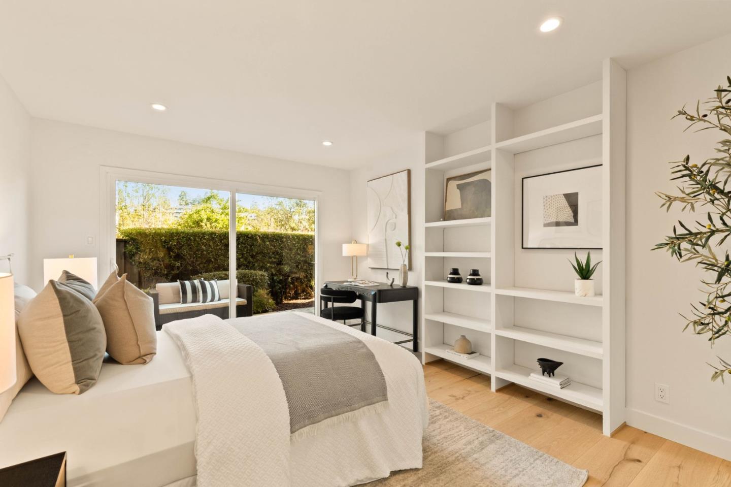 Detail Gallery Image 27 of 46 For 3470 La Mesa Dr, San Carlos,  CA 94070 - 6 Beds | 3 Baths