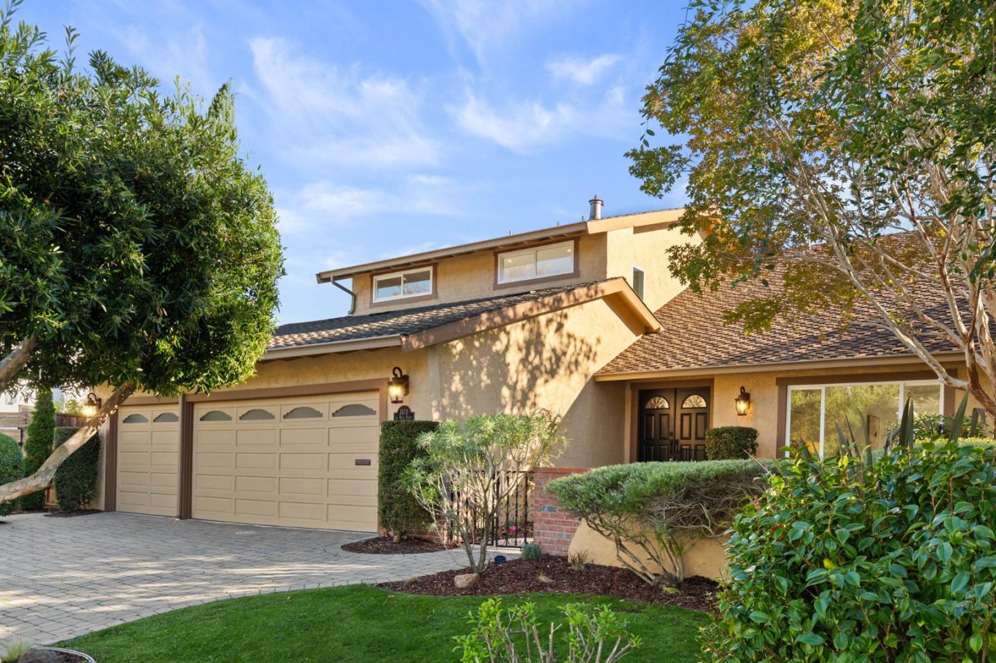 Detail Gallery Image 3 of 46 For 3470 La Mesa Dr, San Carlos,  CA 94070 - 6 Beds | 3 Baths