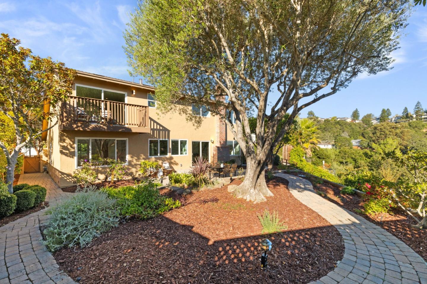 Detail Gallery Image 35 of 46 For 3470 La Mesa Dr, San Carlos,  CA 94070 - 6 Beds | 3 Baths