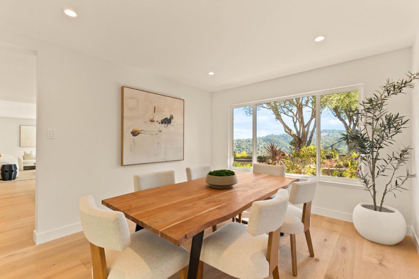 Detail Gallery Image 9 of 46 For 3470 La Mesa Dr, San Carlos,  CA 94070 - 6 Beds | 3 Baths