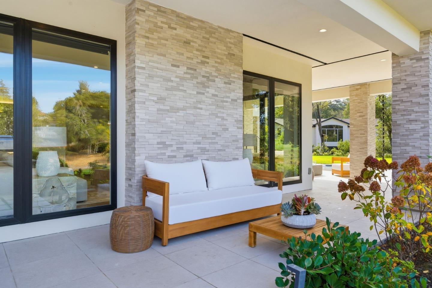 Detail Gallery Image 13 of 62 For 1669 Whitham Ave, Los Altos,  CA 94024 - 5 Beds | 5/1 Baths