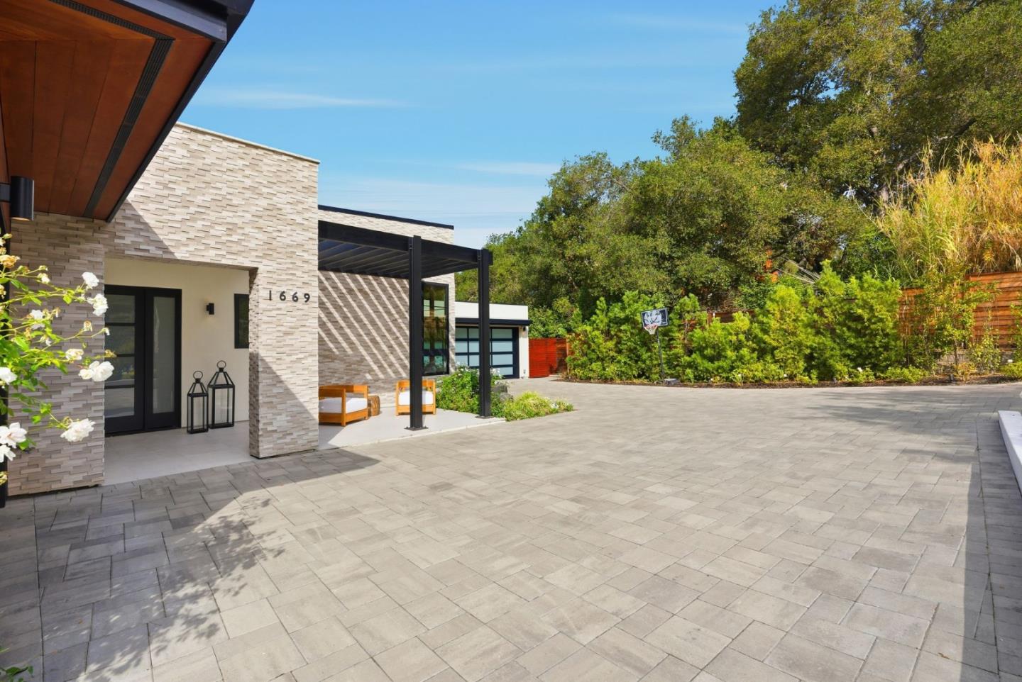 Detail Gallery Image 7 of 62 For 1669 Whitham Ave, Los Altos,  CA 94024 - 5 Beds | 5/1 Baths