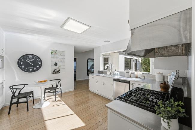 Detail Gallery Image 15 of 48 For 22 Pinecrest Ter, San Mateo,  CA 94402 - 4 Beds | 3 Baths