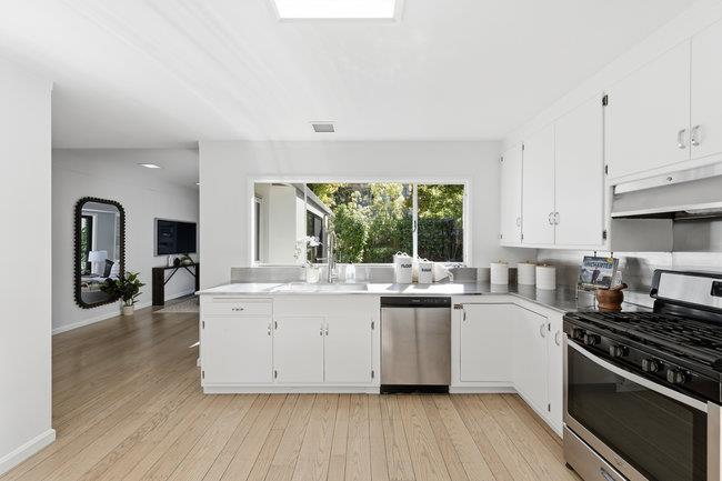 Detail Gallery Image 16 of 48 For 22 Pinecrest Ter, San Mateo,  CA 94402 - 4 Beds | 3 Baths