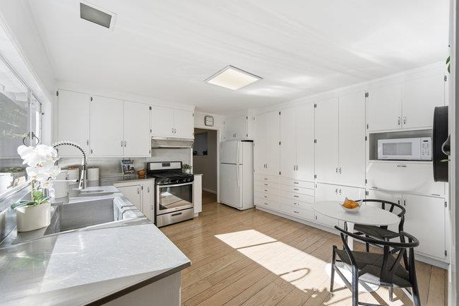 Detail Gallery Image 17 of 48 For 22 Pinecrest Ter, San Mateo,  CA 94402 - 4 Beds | 3 Baths