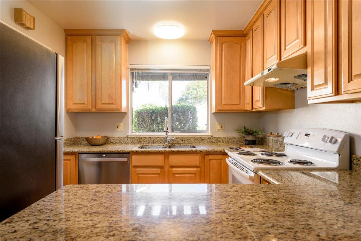 Detail Gallery Image 10 of 26 For 1296 Riesling Ter, Sunnyvale,  CA 94087 - 2 Beds | 1/1 Baths