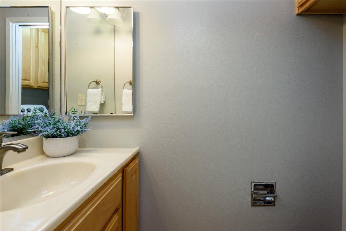 Detail Gallery Image 12 of 26 For 1296 Riesling Ter, Sunnyvale,  CA 94087 - 2 Beds | 1/1 Baths