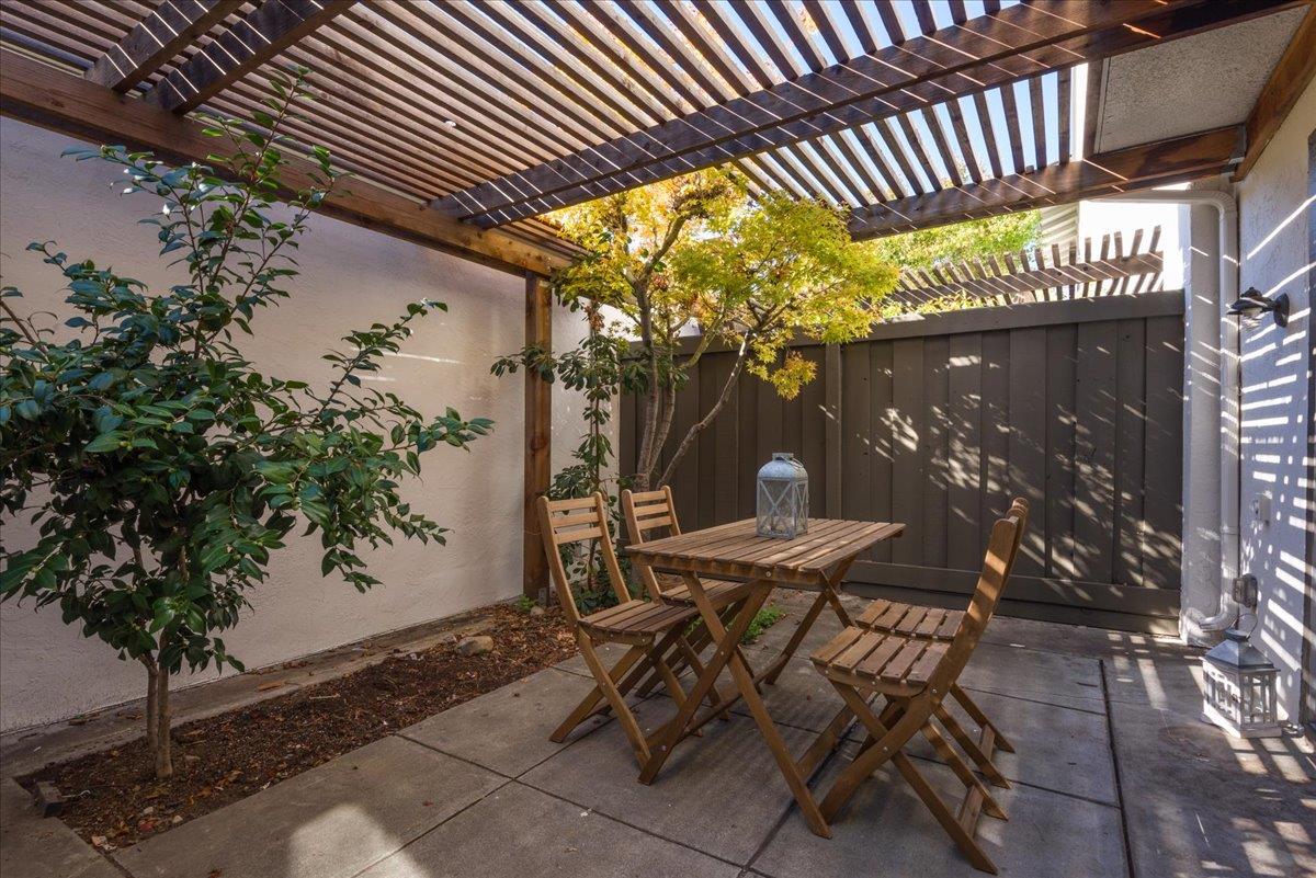 Detail Gallery Image 19 of 26 For 1296 Riesling Ter, Sunnyvale,  CA 94087 - 2 Beds | 1/1 Baths