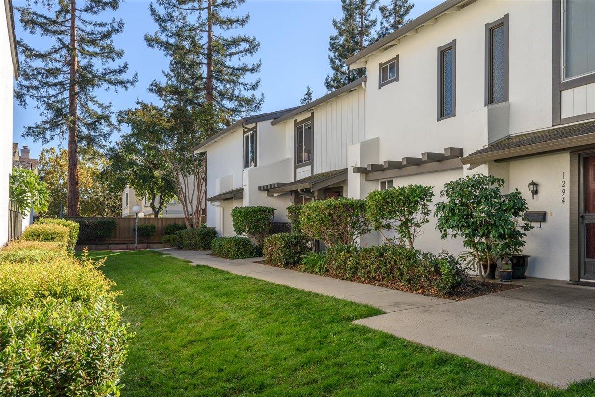 Detail Gallery Image 2 of 26 For 1296 Riesling Ter, Sunnyvale,  CA 94087 - 2 Beds | 1/1 Baths