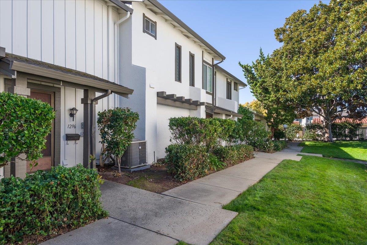 Detail Gallery Image 3 of 26 For 1296 Riesling Ter, Sunnyvale,  CA 94087 - 2 Beds | 1/1 Baths