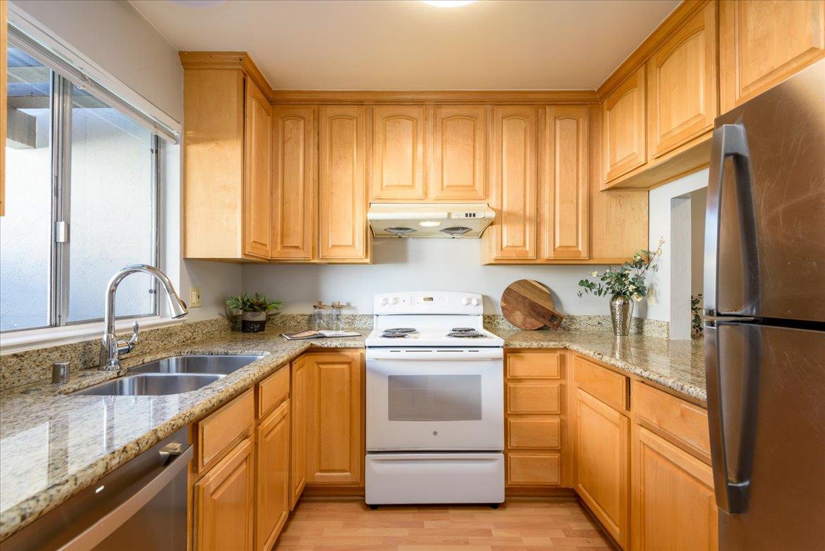 Detail Gallery Image 8 of 26 For 1296 Riesling Ter, Sunnyvale,  CA 94087 - 2 Beds | 1/1 Baths