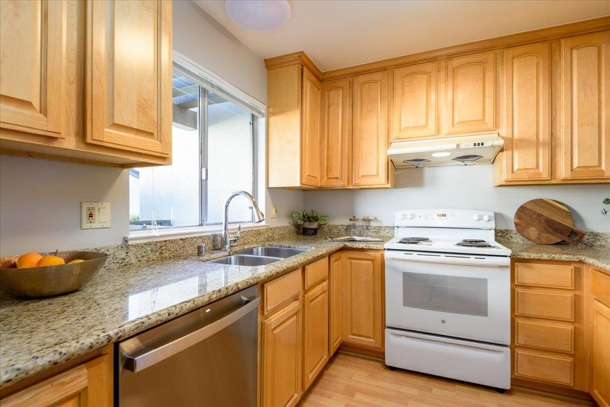 Detail Gallery Image 9 of 26 For 1296 Riesling Ter, Sunnyvale,  CA 94087 - 2 Beds | 1/1 Baths