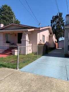 Detail Gallery Image 2 of 3 For 2732 60th Ave, Oakland,  CA 94605 - 3 Beds | 1 Baths