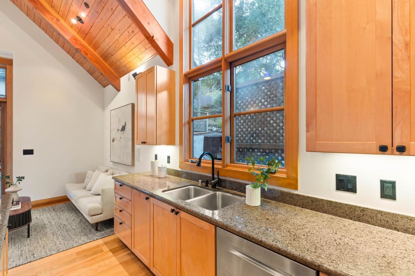 Detail Gallery Image 10 of 32 For 10 Winding Way, San Carlos,  CA 94070 - 4 Beds | 3 Baths