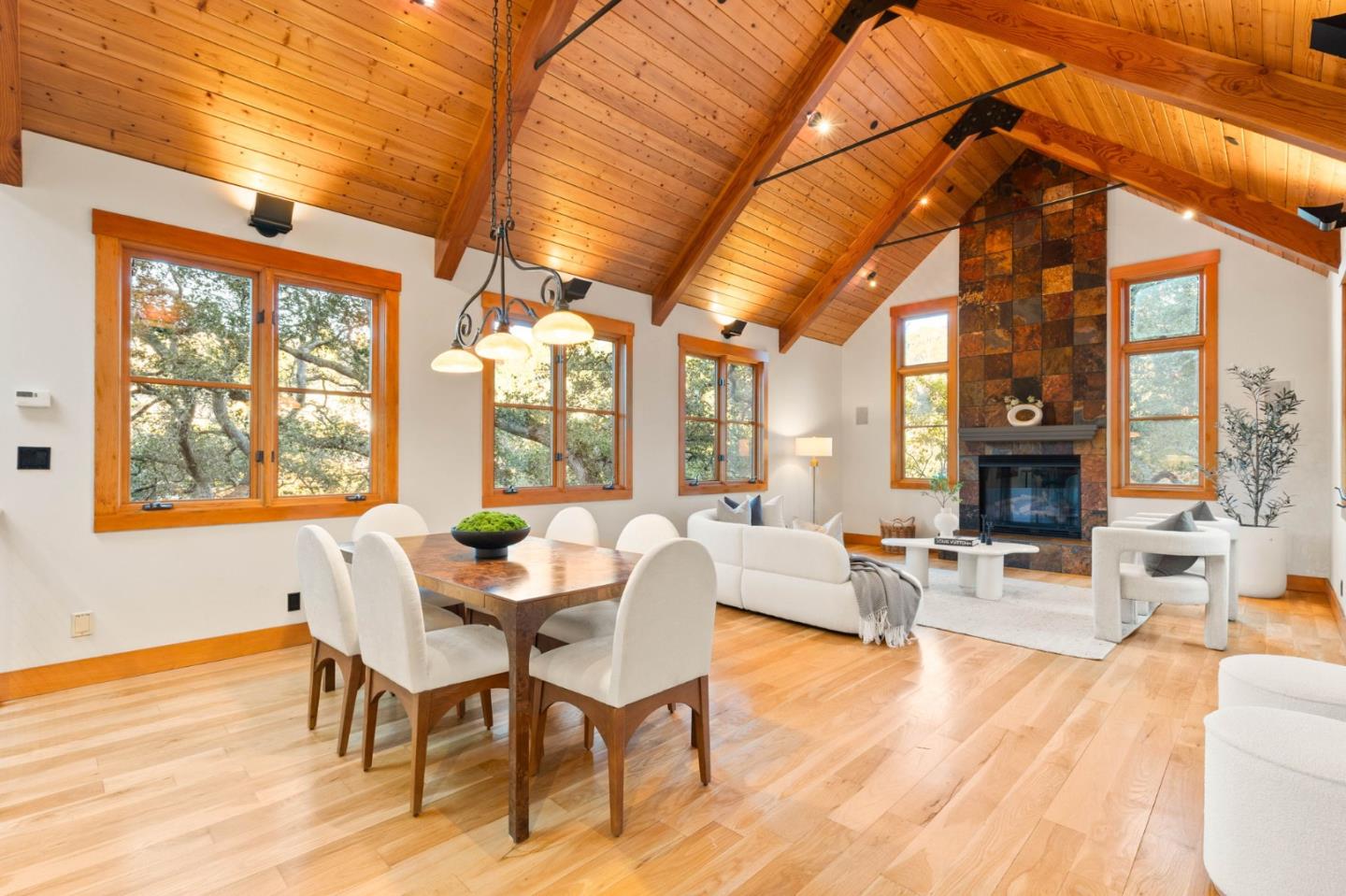 Detail Gallery Image 14 of 32 For 10 Winding Way, San Carlos,  CA 94070 - 4 Beds | 3 Baths