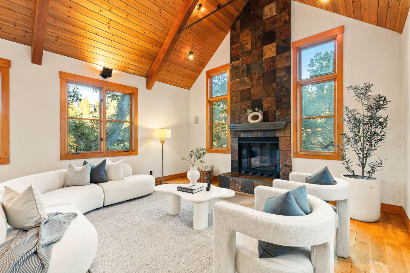 Detail Gallery Image 16 of 32 For 10 Winding Way, San Carlos,  CA 94070 - 4 Beds | 3 Baths