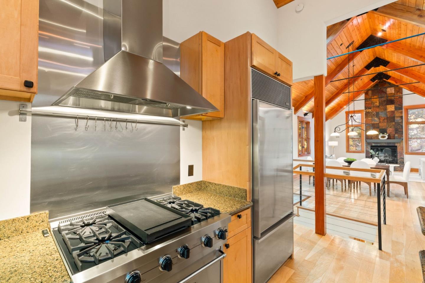 Detail Gallery Image 9 of 32 For 10 Winding Way, San Carlos,  CA 94070 - 4 Beds | 3 Baths