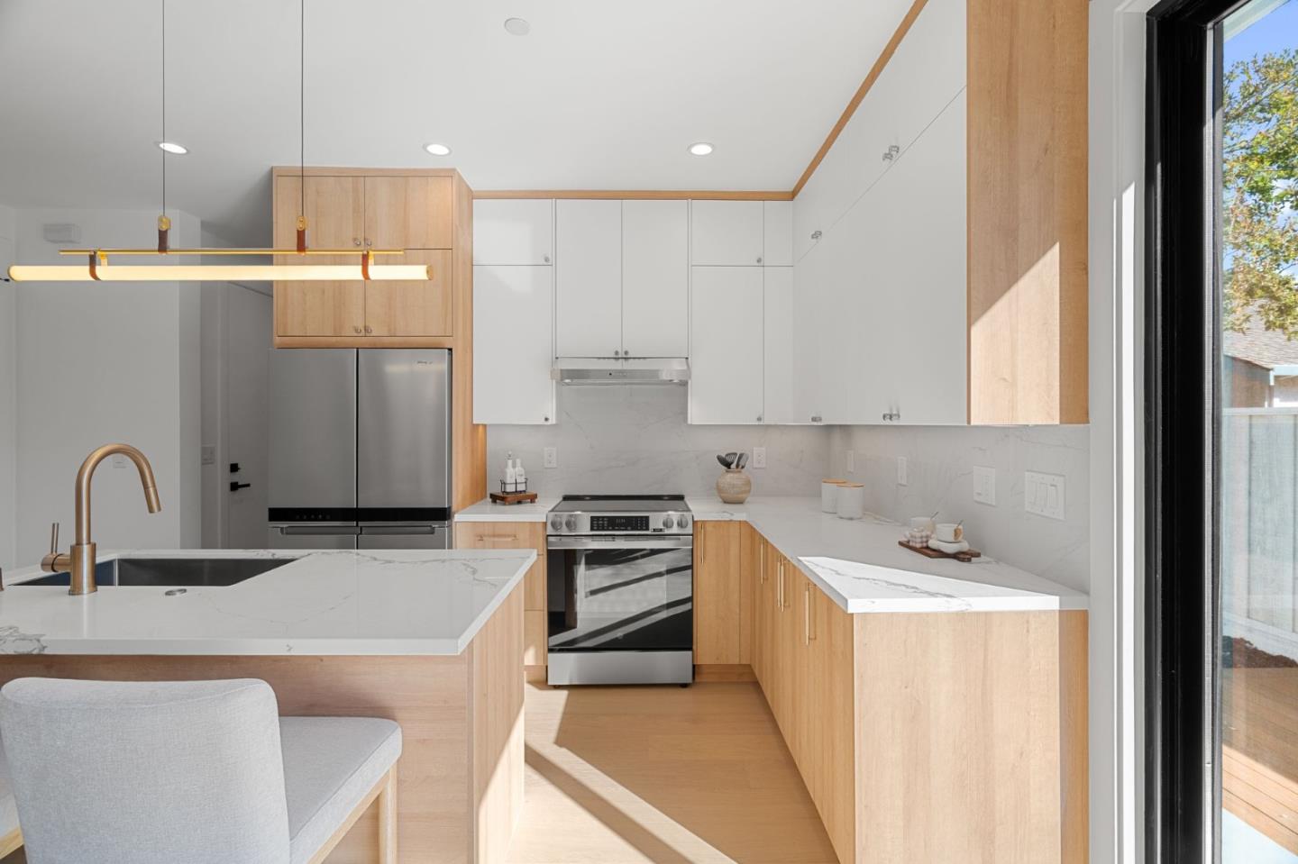 Detail Gallery Image 12 of 39 For 380 Lastreto Ave, Sunnyvale,  CA 94085 - 3 Beds | 2/1 Baths