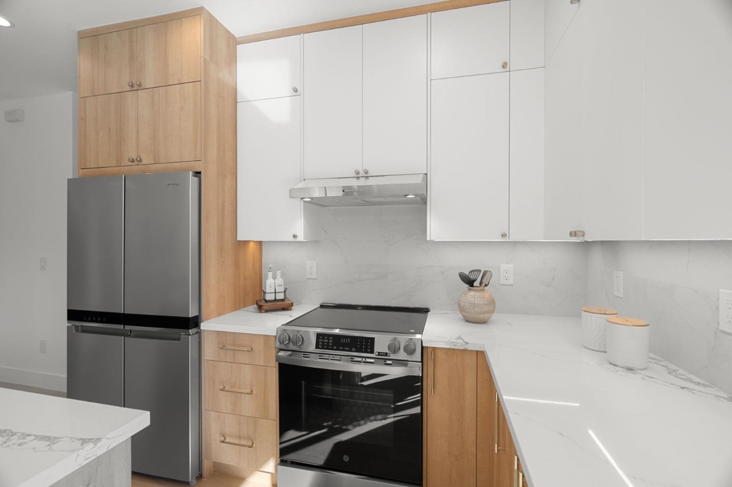 Detail Gallery Image 13 of 39 For 380 Lastreto Ave, Sunnyvale,  CA 94085 - 3 Beds | 2/1 Baths