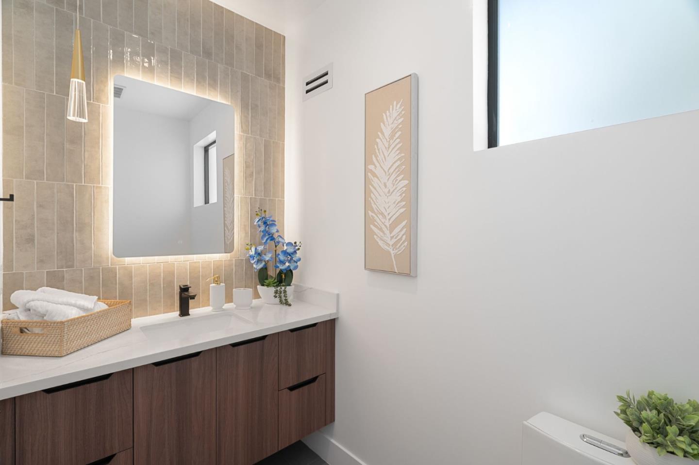 Detail Gallery Image 15 of 39 For 380 Lastreto Ave, Sunnyvale,  CA 94085 - 3 Beds | 2/1 Baths