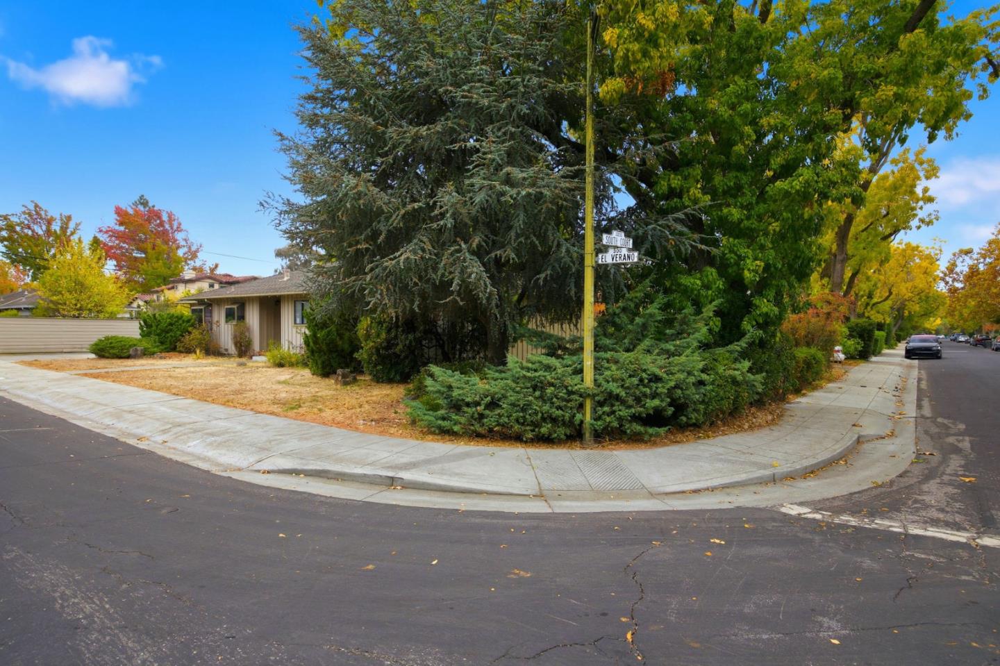 Detail Gallery Image 2 of 32 For 339 El Verano Ave, Palo Alto,  CA 94306 - 3 Beds | 2 Baths