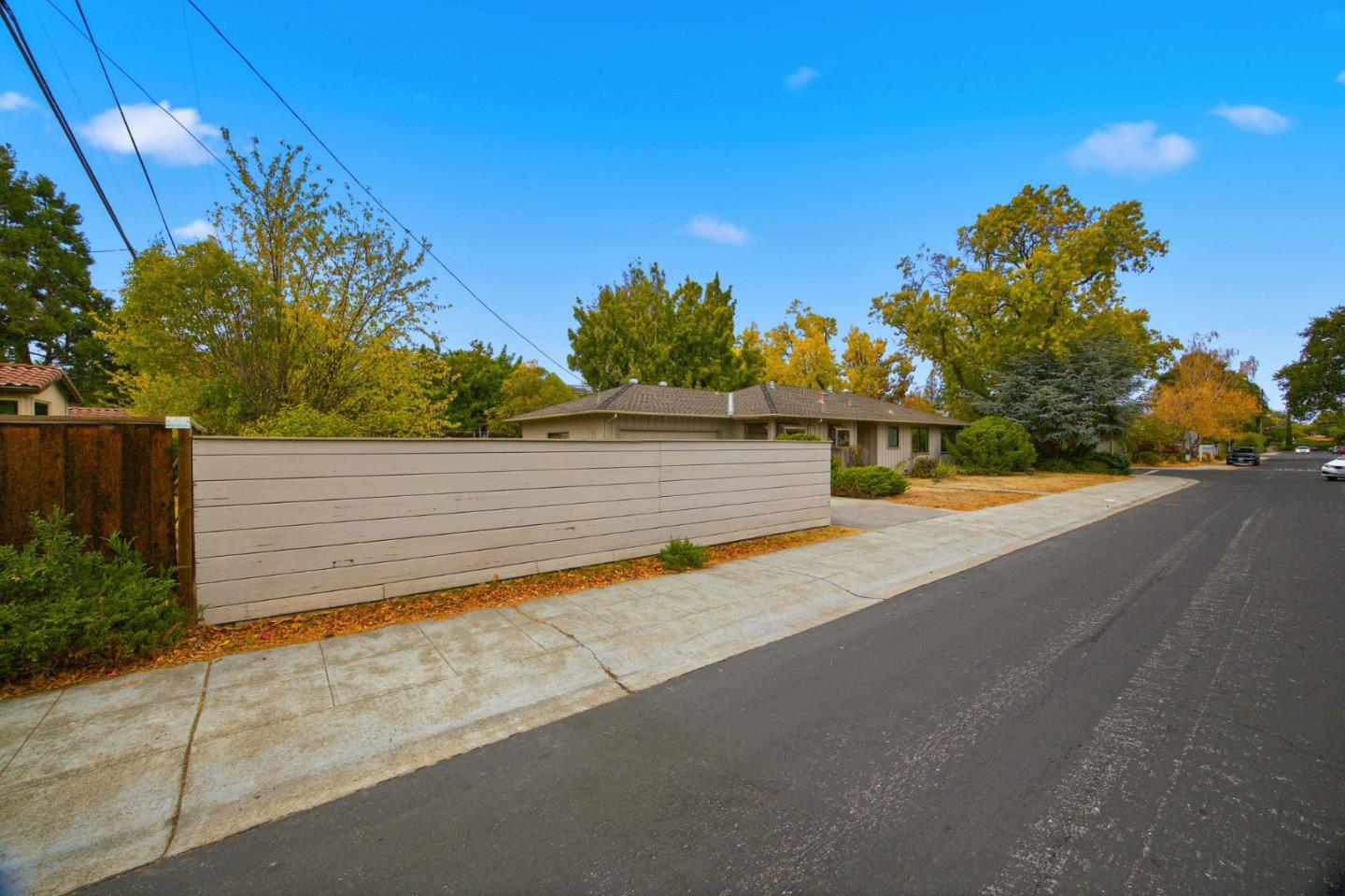 Detail Gallery Image 3 of 32 For 339 El Verano Ave, Palo Alto,  CA 94306 - 3 Beds | 2 Baths