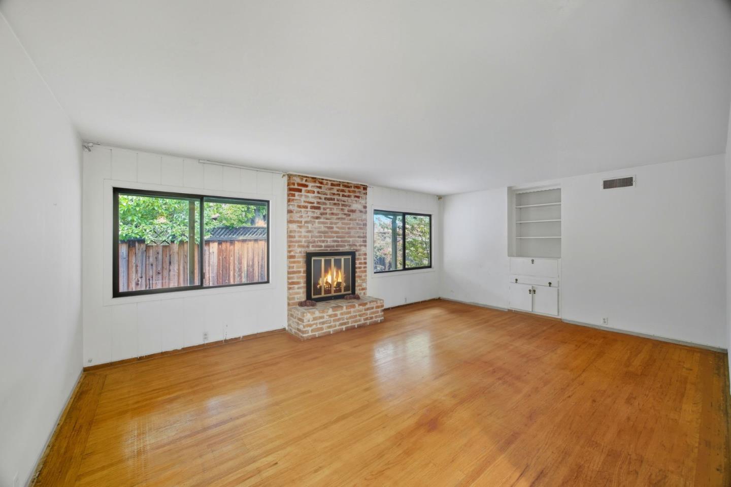 Detail Gallery Image 5 of 32 For 339 El Verano Ave, Palo Alto,  CA 94306 - 3 Beds | 2 Baths