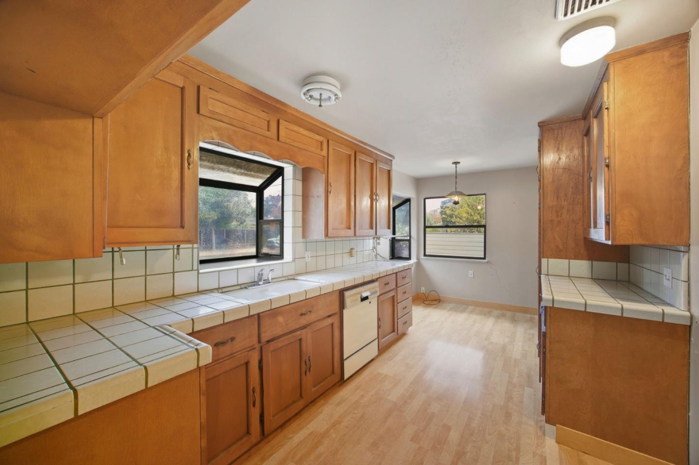 Detail Gallery Image 8 of 32 For 339 El Verano Ave, Palo Alto,  CA 94306 - 3 Beds | 2 Baths