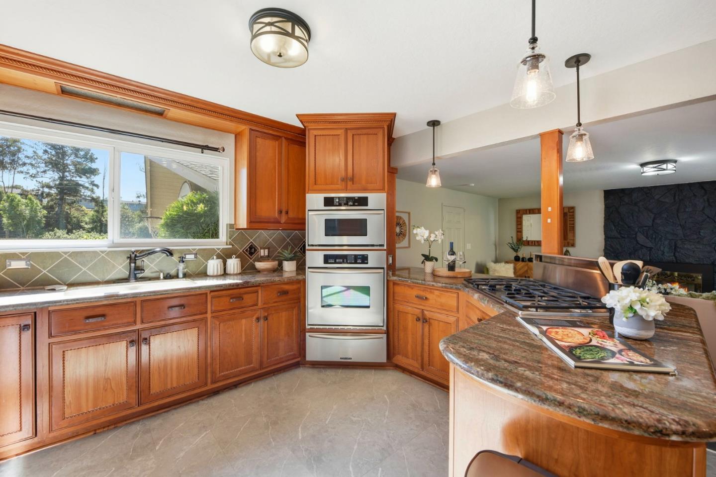 Detail Gallery Image 12 of 53 For 2232 Beckham Way, Hayward,  CA 94541 - 3 Beds | 2 Baths