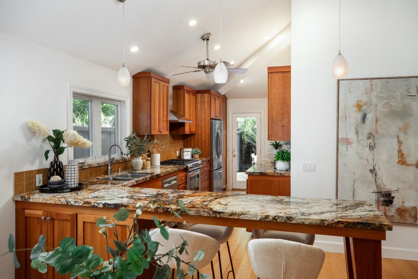 Detail Gallery Image 10 of 23 For 4005 Villa Vera, Palo Alto,  CA 94306 - 3 Beds | 2 Baths