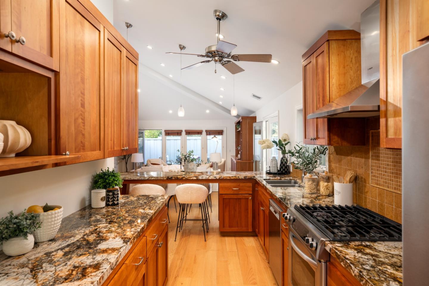 Detail Gallery Image 11 of 23 For 4005 Villa Vera, Palo Alto,  CA 94306 - 3 Beds | 2 Baths