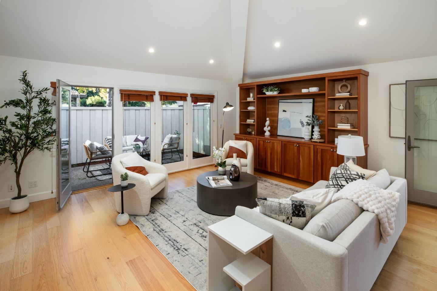 Detail Gallery Image 6 of 23 For 4005 Villa Vera, Palo Alto,  CA 94306 - 3 Beds | 2 Baths