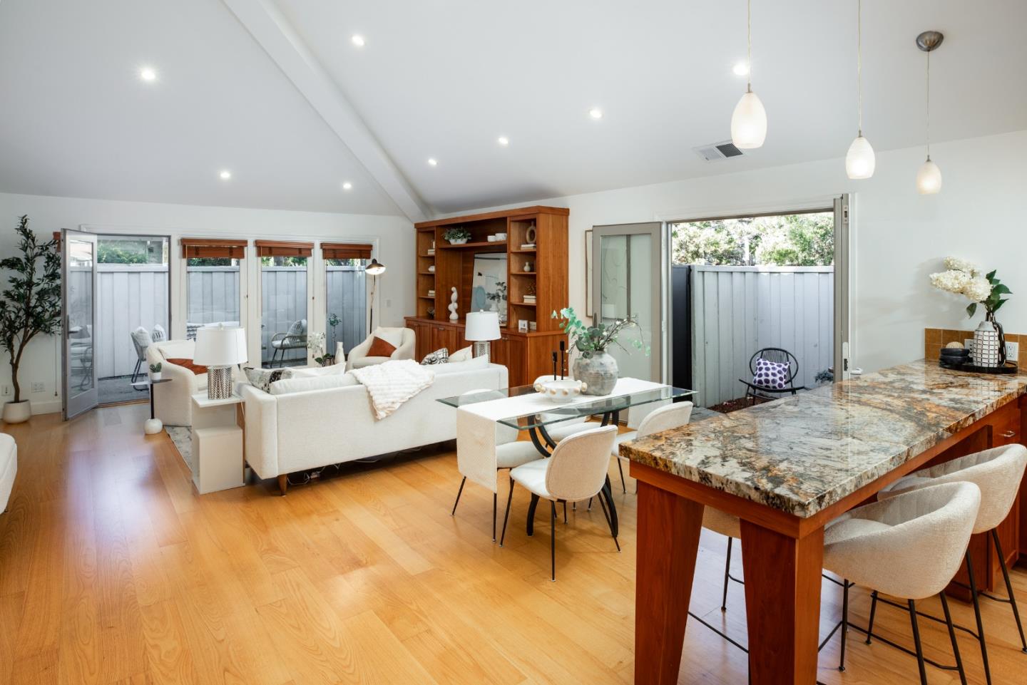 Detail Gallery Image 9 of 23 For 4005 Villa Vera, Palo Alto,  CA 94306 - 3 Beds | 2 Baths