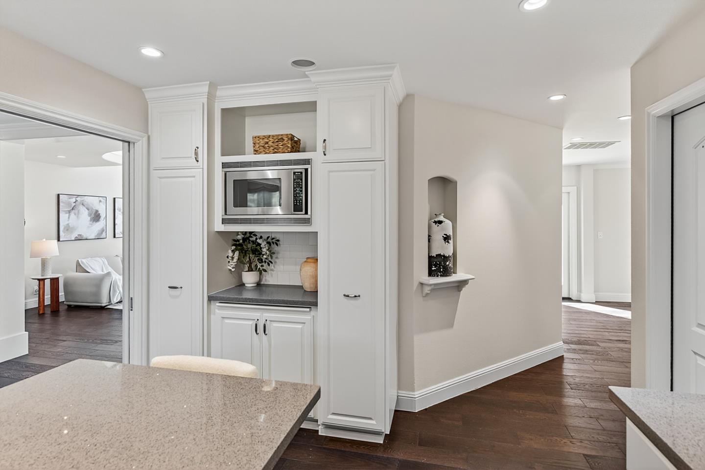 Detail Gallery Image 10 of 45 For 665 Belden Ct, Los Altos,  CA 94022 - 4 Beds | 2/1 Baths