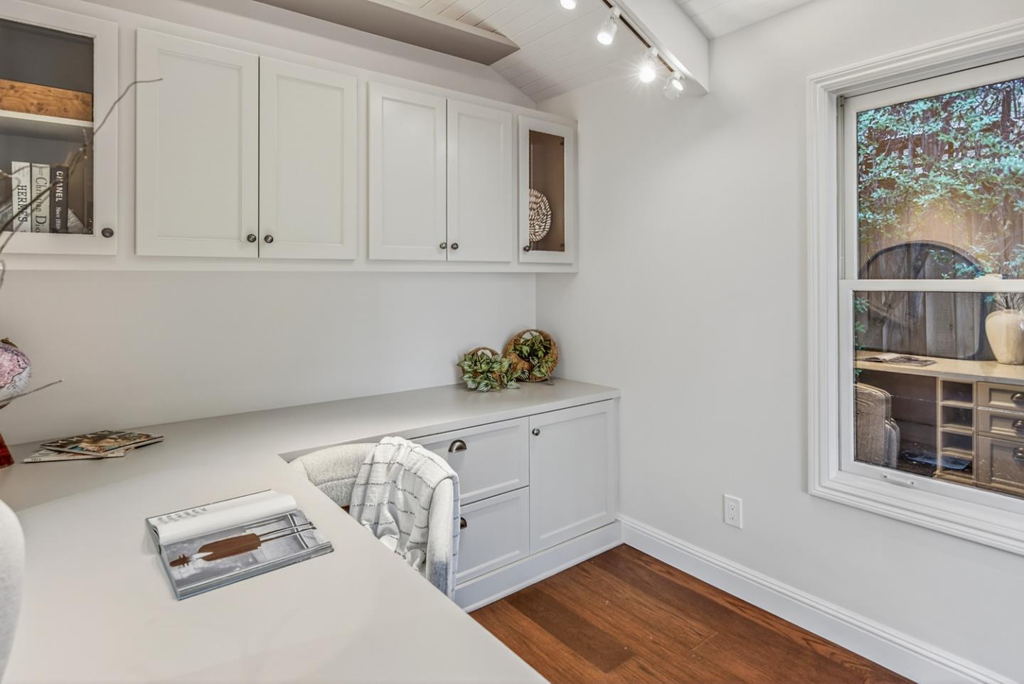 Detail Gallery Image 17 of 45 For 665 Belden Ct, Los Altos,  CA 94022 - 4 Beds | 2/1 Baths