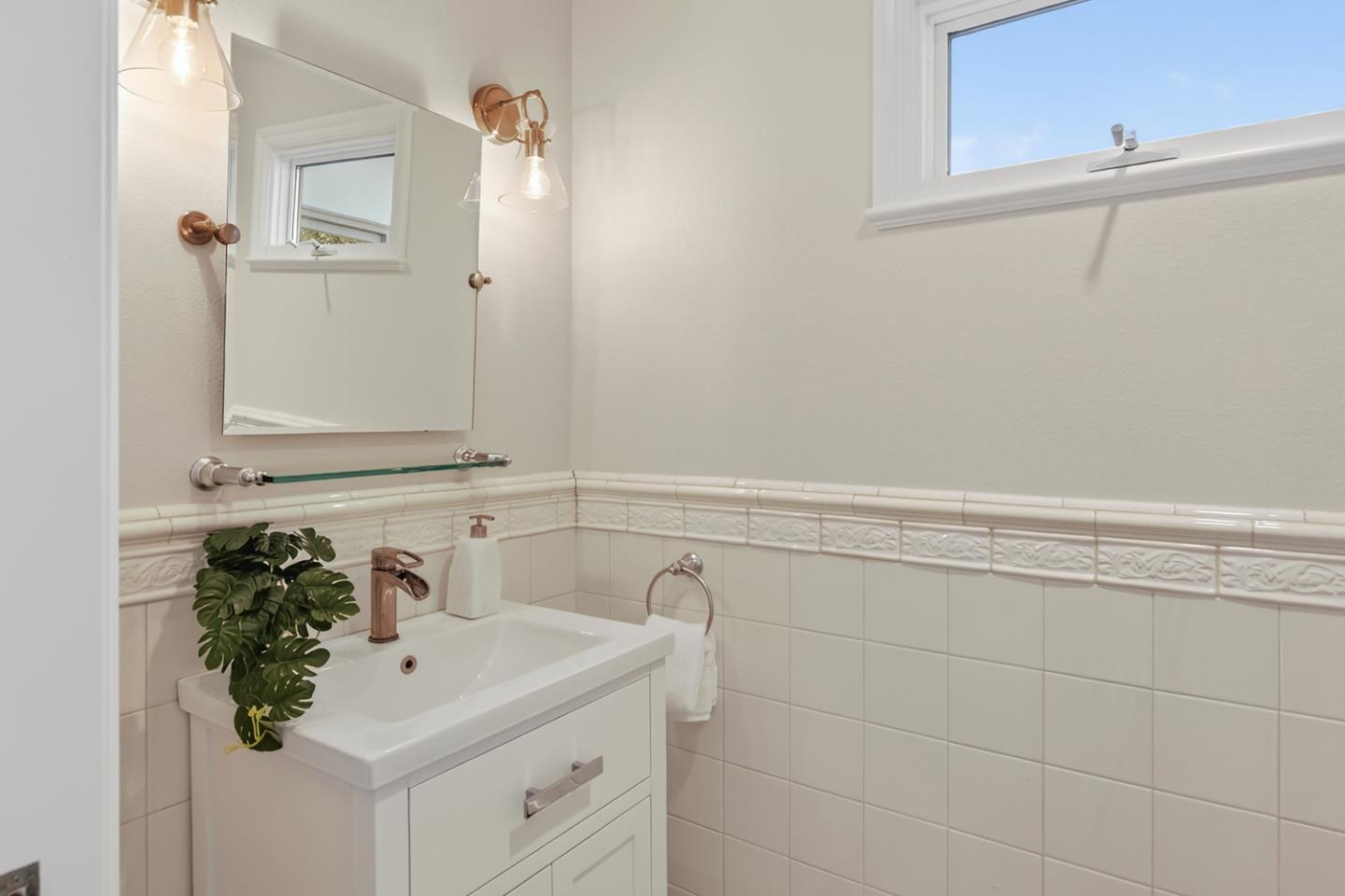 Detail Gallery Image 23 of 45 For 665 Belden Ct, Los Altos,  CA 94022 - 4 Beds | 2/1 Baths
