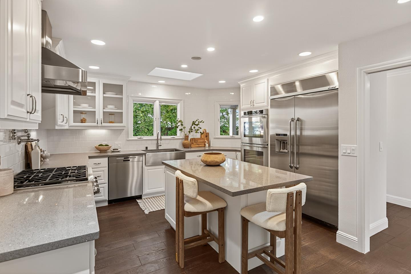 Detail Gallery Image 9 of 45 For 665 Belden Ct, Los Altos,  CA 94022 - 4 Beds | 2/1 Baths