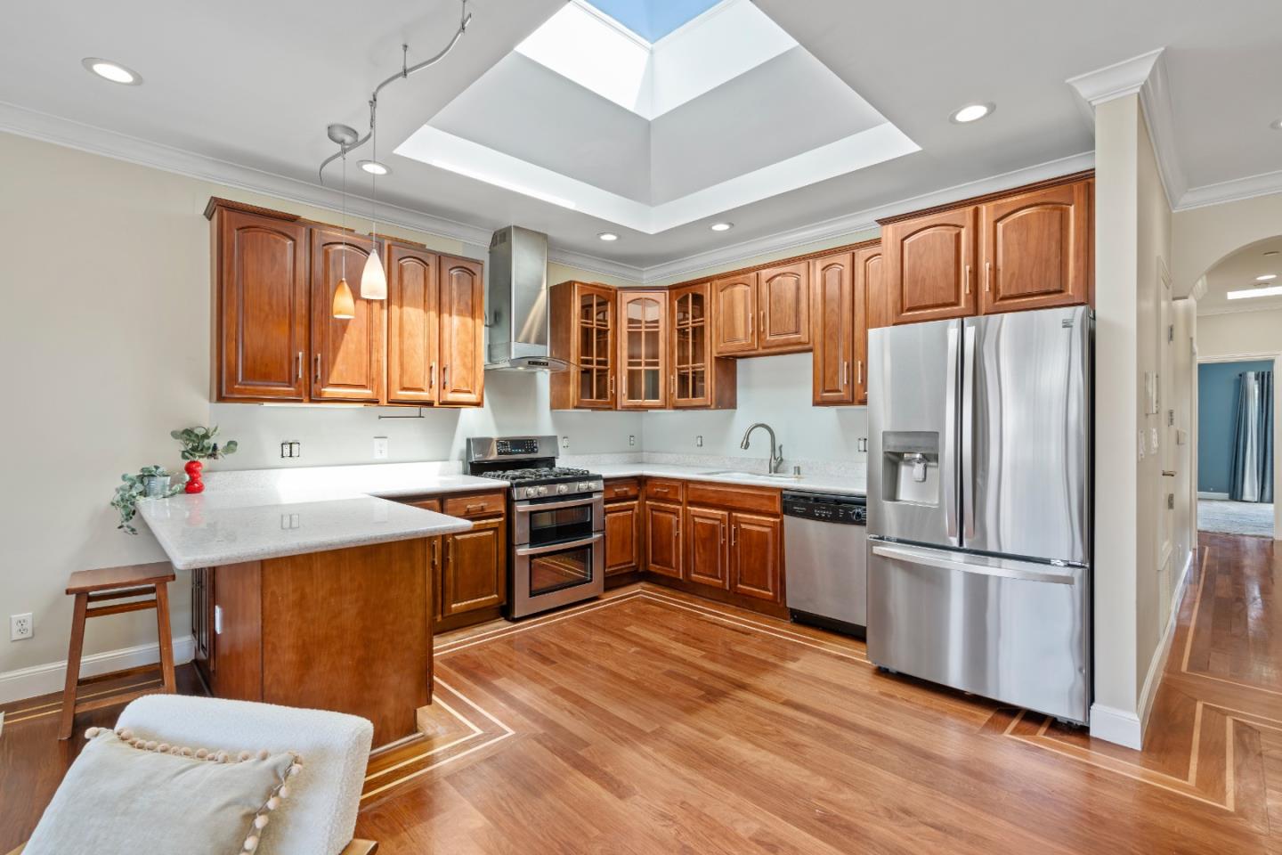 Detail Gallery Image 12 of 30 For 1047 Schwerin St, Daly City,  CA 94014 - 5 Beds | 3 Baths