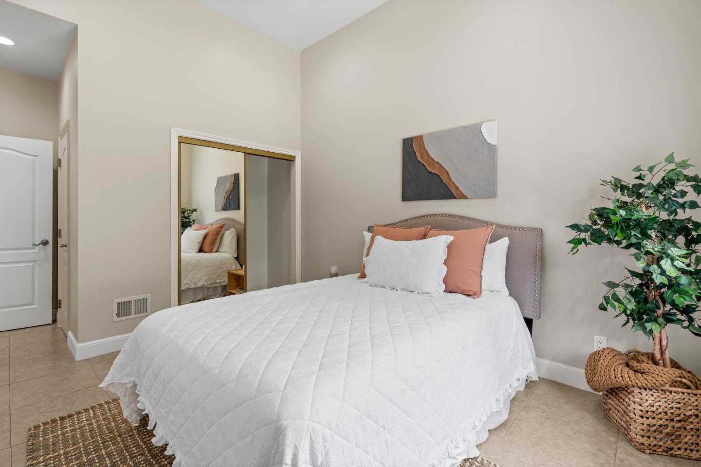 Detail Gallery Image 7 of 30 For 1047 Schwerin St, Daly City,  CA 94014 - 5 Beds | 3 Baths