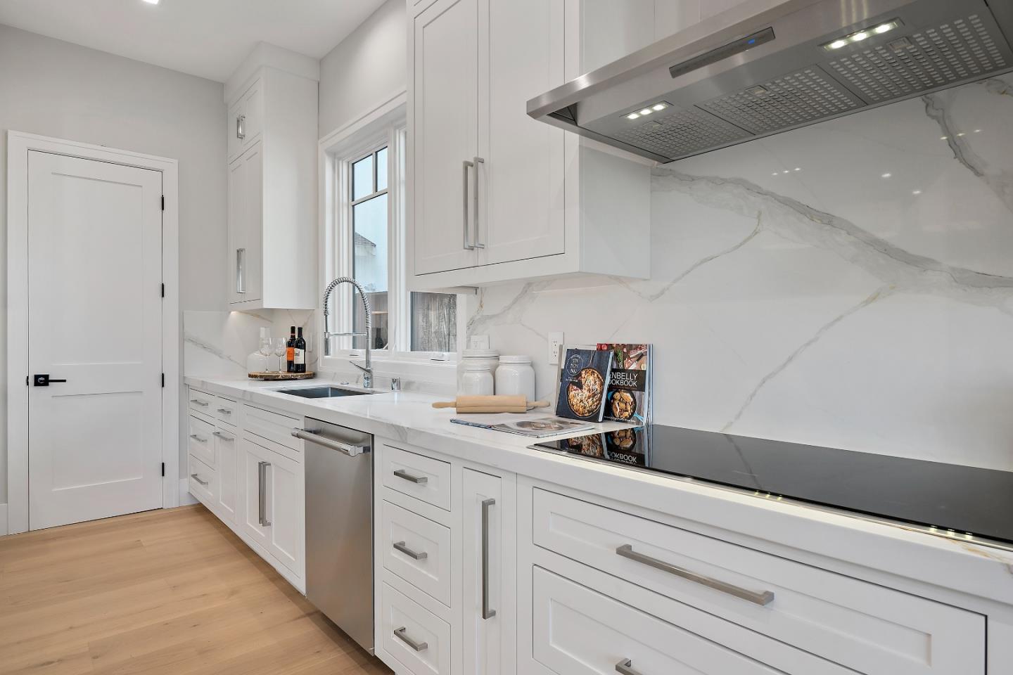 Detail Gallery Image 13 of 33 For 263 Belmont Ave, Redwood City,  CA 94061 - 5 Beds | 4/1 Baths