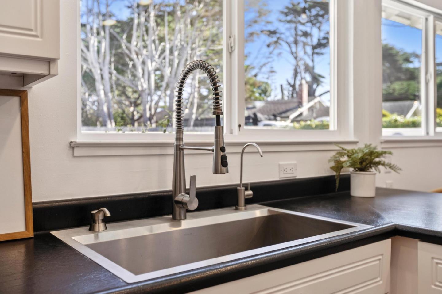 Detail Gallery Image 19 of 59 For 141 Arbor Ln, Moss Beach,  CA 94038 - 3 Beds | 2 Baths