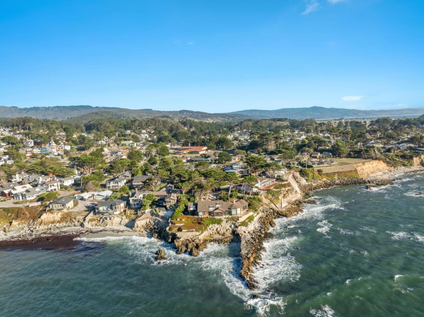 Detail Gallery Image 6 of 59 For 141 Arbor Ln, Moss Beach,  CA 94038 - 3 Beds | 2 Baths